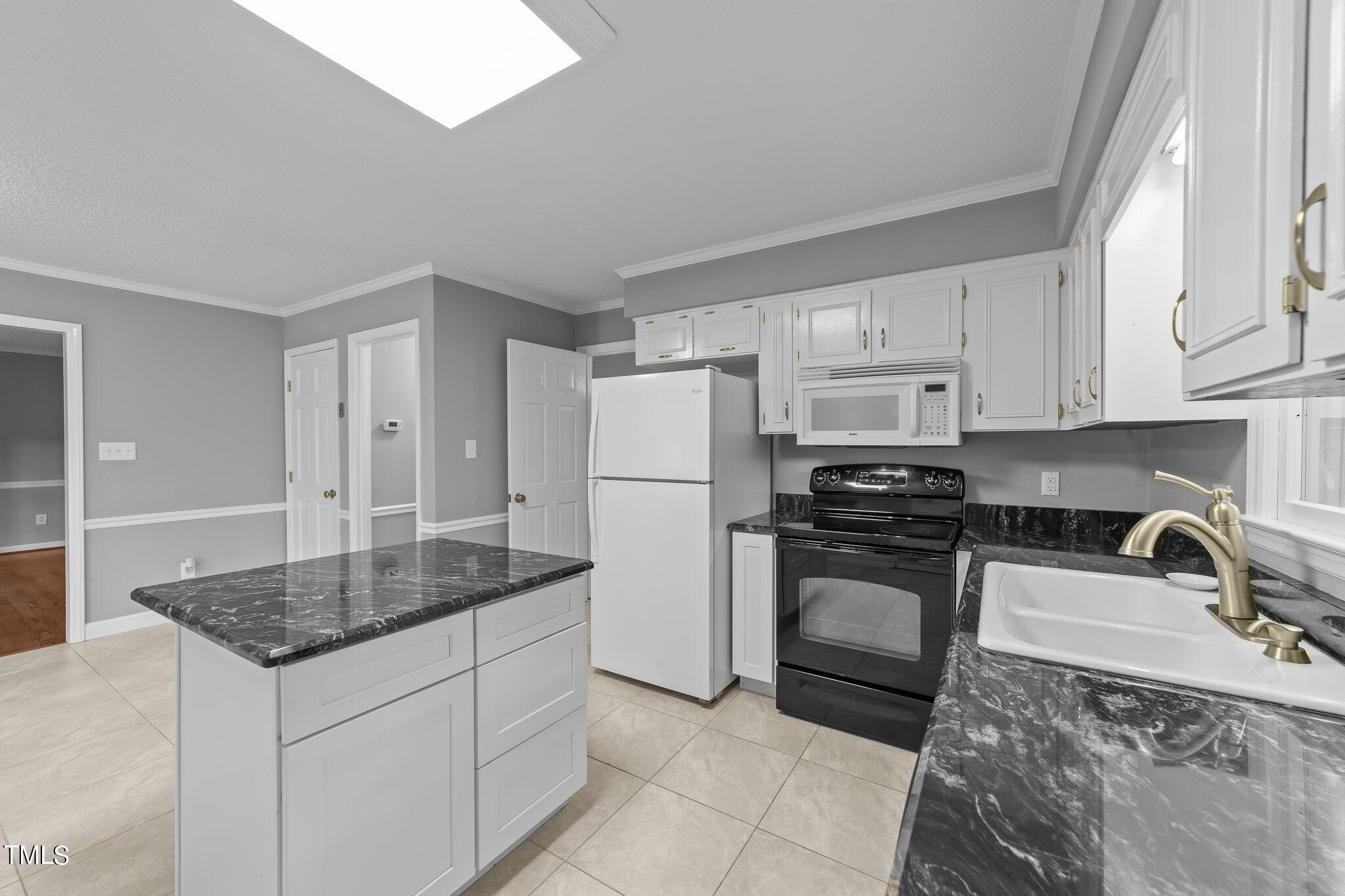 2301 Pastille Lane Raleigh, NC 27612 - Photo 16 of 40 34-web-or-mls-VB4A7684