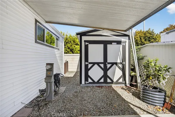 a front view of house with yard