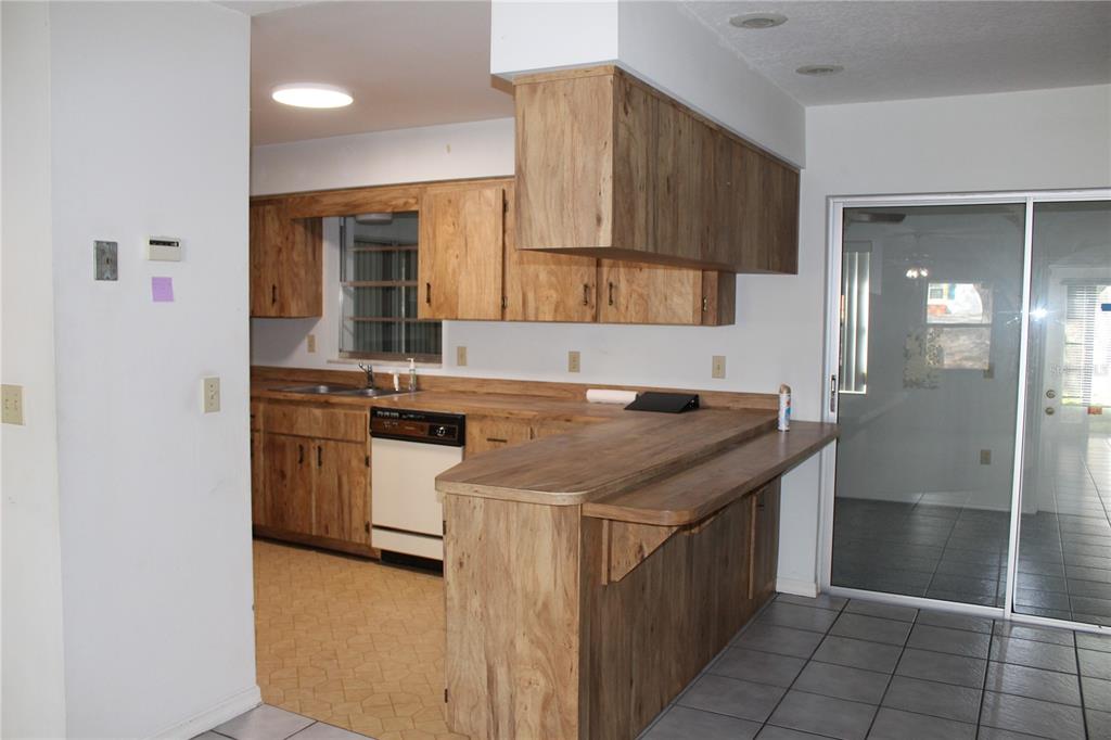 1638 Lamplighter Way Orlando, FL 32818 - Photo 10 of 25 a kitchen with a sink stove and cabinets
