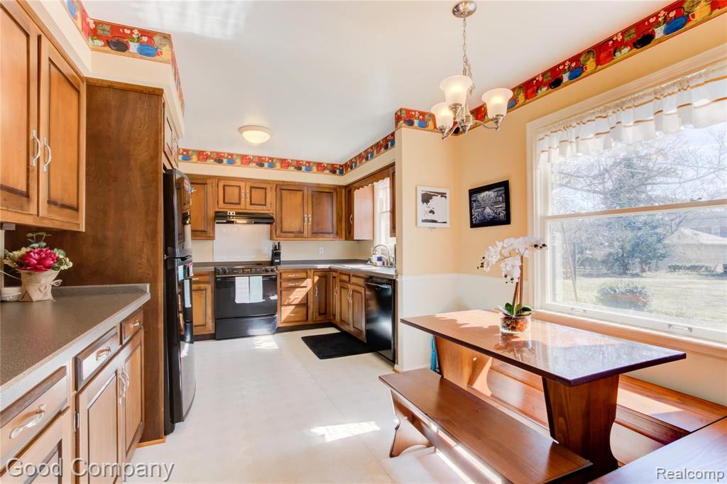 1859 Oxford Road Grosse Pointe Woods, MI 48236 - Photo 11 of 47