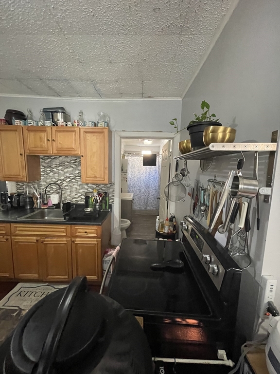 52 Acushnet Avenue Springfield, MA 01105 - Photo 5 of 28