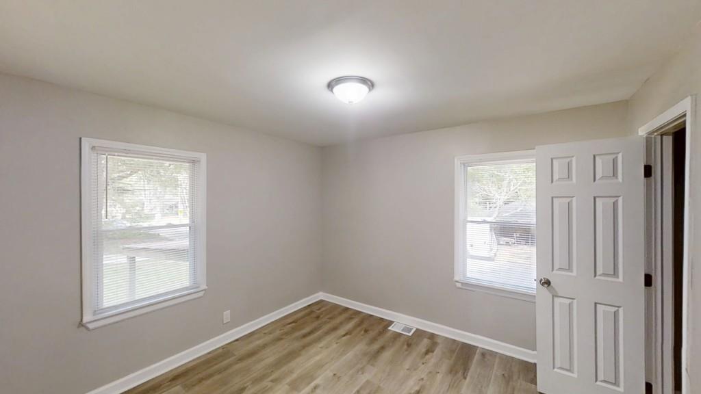 568 McWilliams Road Southeast Atlanta, GA 30315 - Photo 12 of 17 an empty room with windows