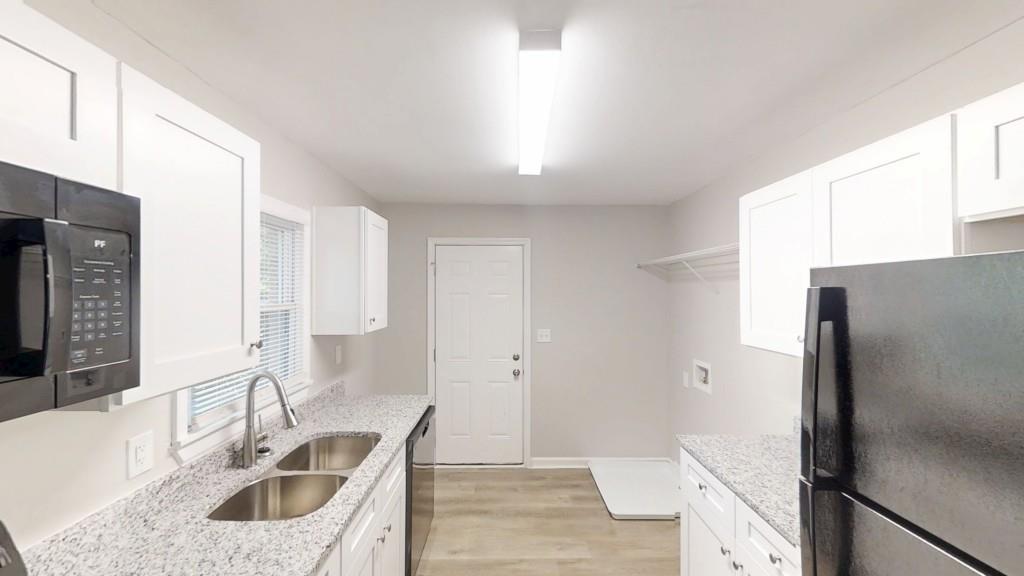 568 McWilliams Road Southeast Atlanta, GA 30315 - Photo 4 of 17 a kitchen with granite countertop a refrigerator and a sink