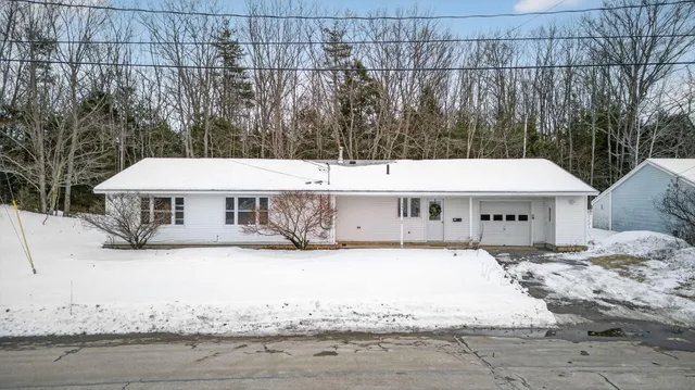 $399,000 | 234 Congress Circle, Topsham, ME 04086