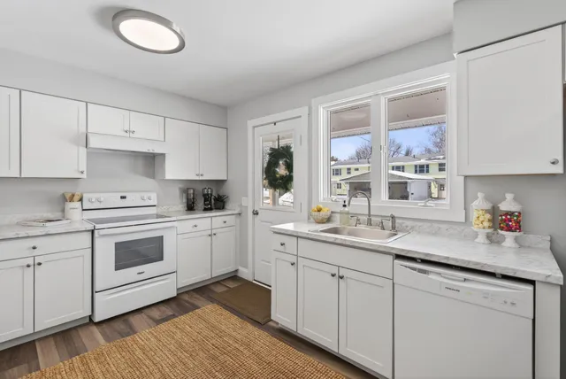 $399,000 | 234 Congress Circle, Topsham, ME 04086