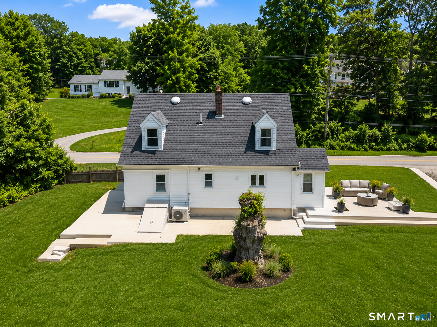 52 Walnut Hill Road East Lyme, CT 06333 - Photo 4 of 34