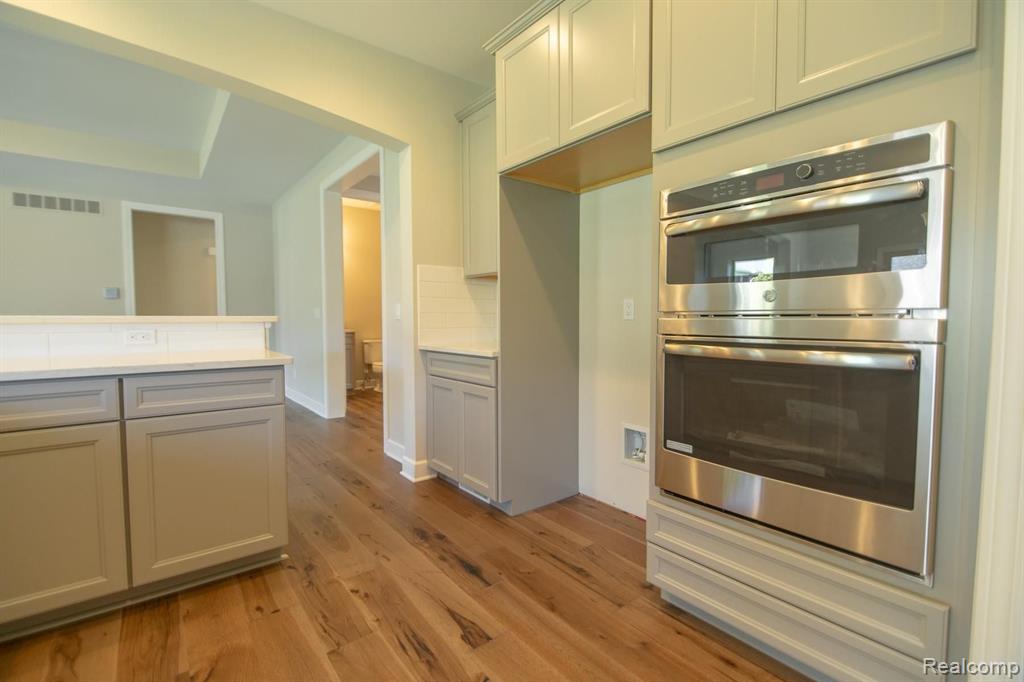 5475 Woodfall Road Clarkston, MI 48348 - Photo 23 of 33 Gallery Image 23