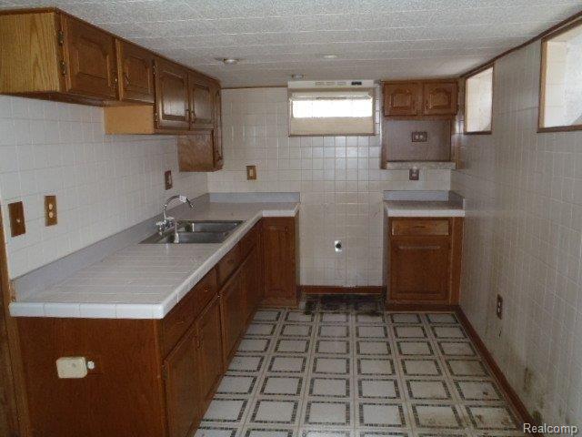 23810 Roxana Avenue Eastpointe, MI 48021 - Photo 5 of 6 PC091793.JPG