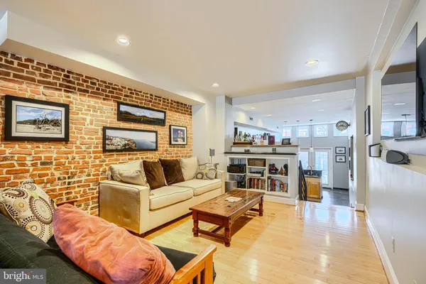 $2,595 | 542 East Clement Street, Baltimore, MD 21230