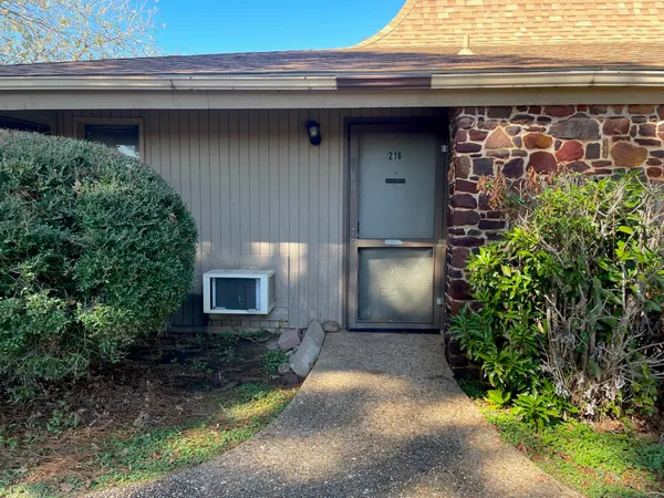 $995 | 126 Conference Drive, Unit 216, Bastrop, TX 78602