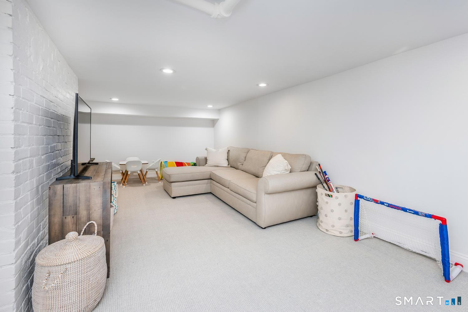 5 Birch Road Darien, CT 06820 - Photo 27 of 40