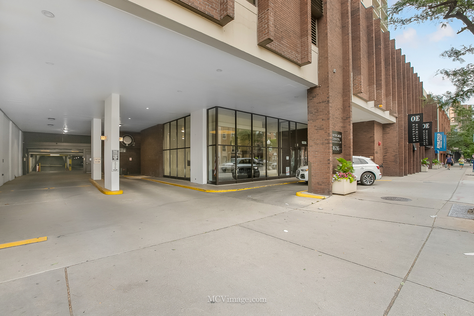 1636 North Wells Street, Unit 1906 Chicago, IL 60614 - Photo 3 of 20 Gallery Image 3