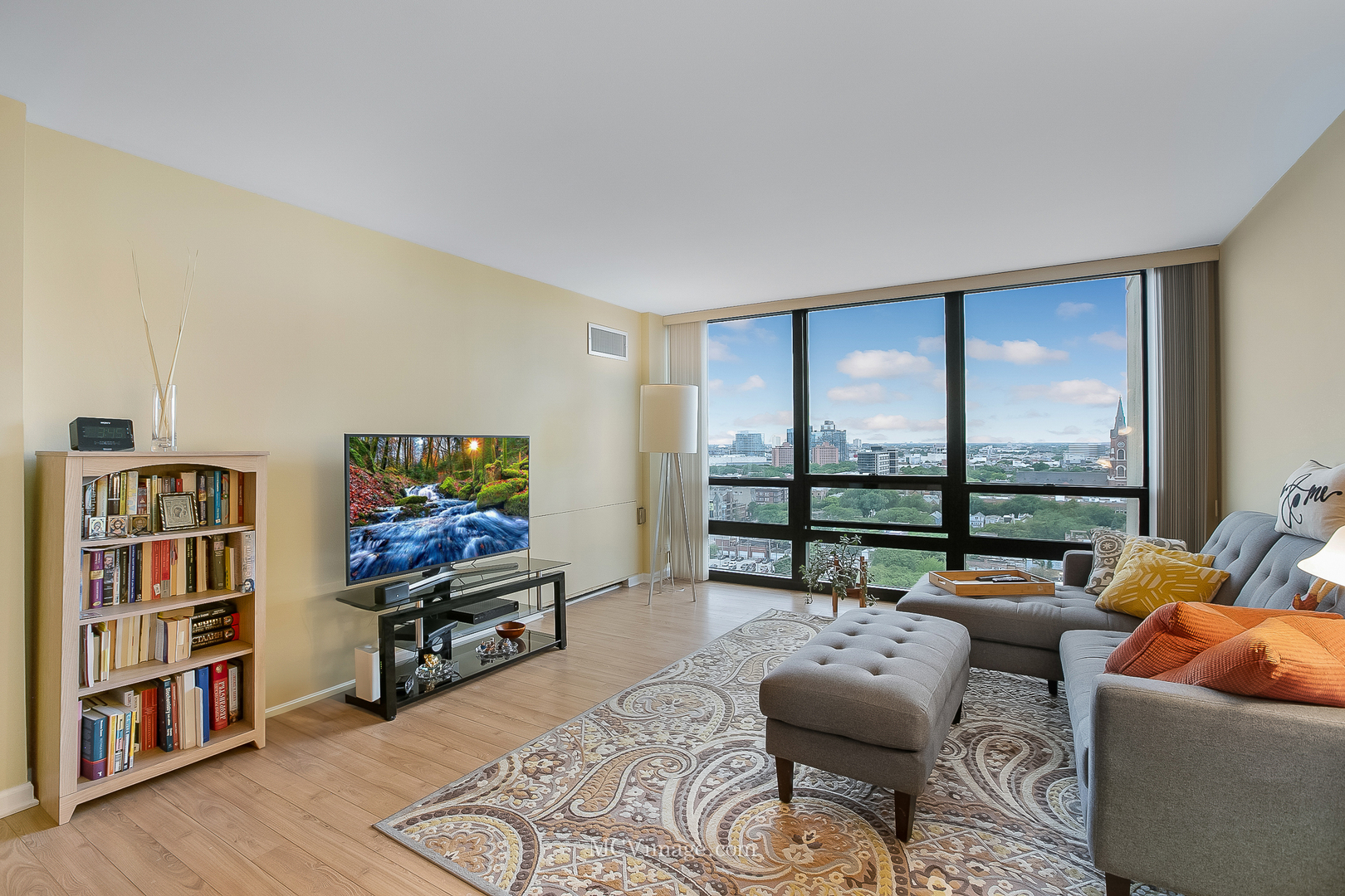 1636 North Wells Street, Unit 1906 Chicago, IL 60614 - Photo 7 of 20 Gallery Image 7