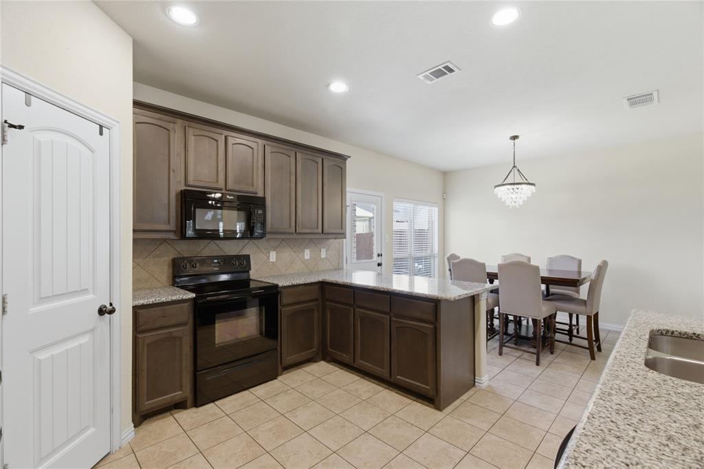 508 Kriston Drive Azle, TX 76020 - Photo 9 of 32