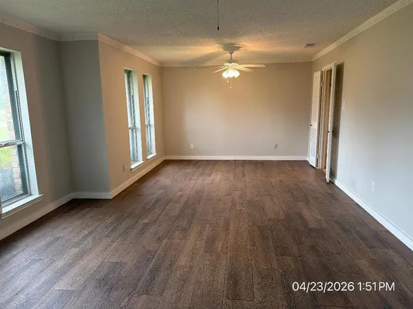 $355,900 | 103 Red Bud Court, Oak Leaf, TX 75154