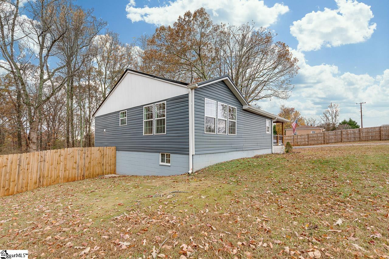 1999 Gap Creek Road Greer, SC 29651 - Photo 4 of 36 Gallery Image 4