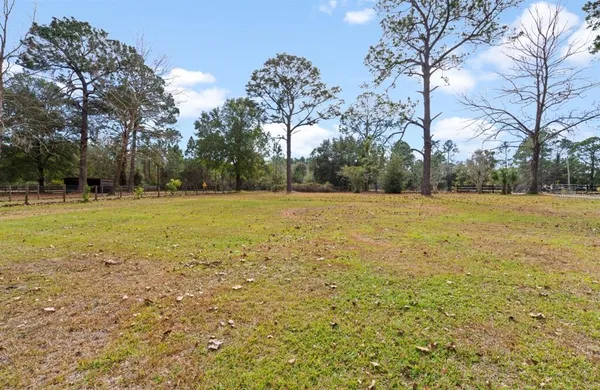 a view of a entrance gate of the house