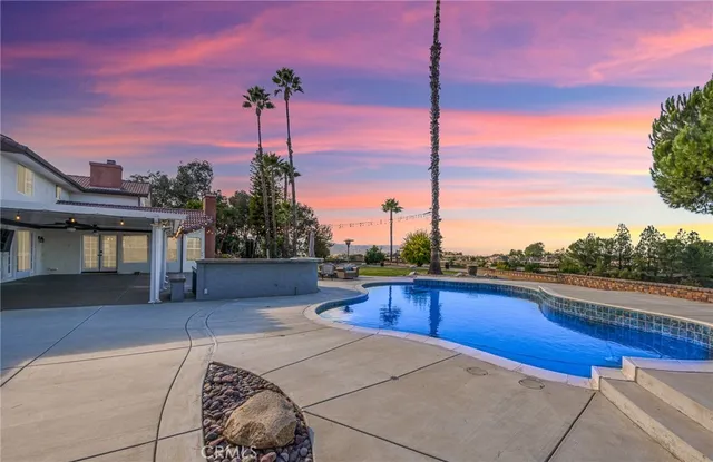 a view of a house with a big yard