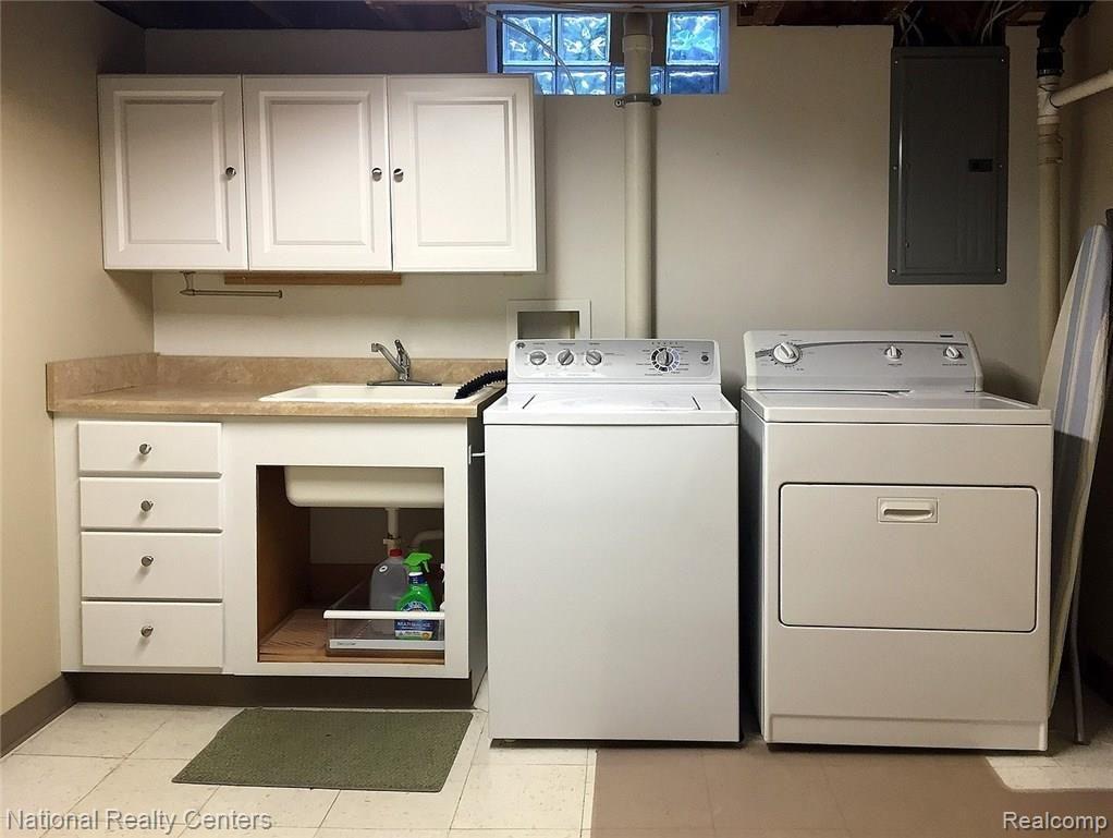 17370 Beverly Road Franklin, MI 48025 - Photo 14 of 17 17370 Laundry 1.jpg