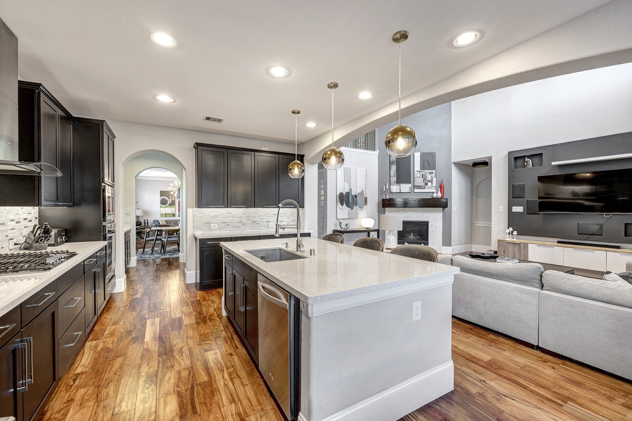 5002 Harvest Knoll Drive Spring, TX 77389 - Photo 15 of 48 Gourmet Dream Kitchen has a gas cooktop, convection oven, microwave, stainless dishwasher and custom globe lighting over the Island.