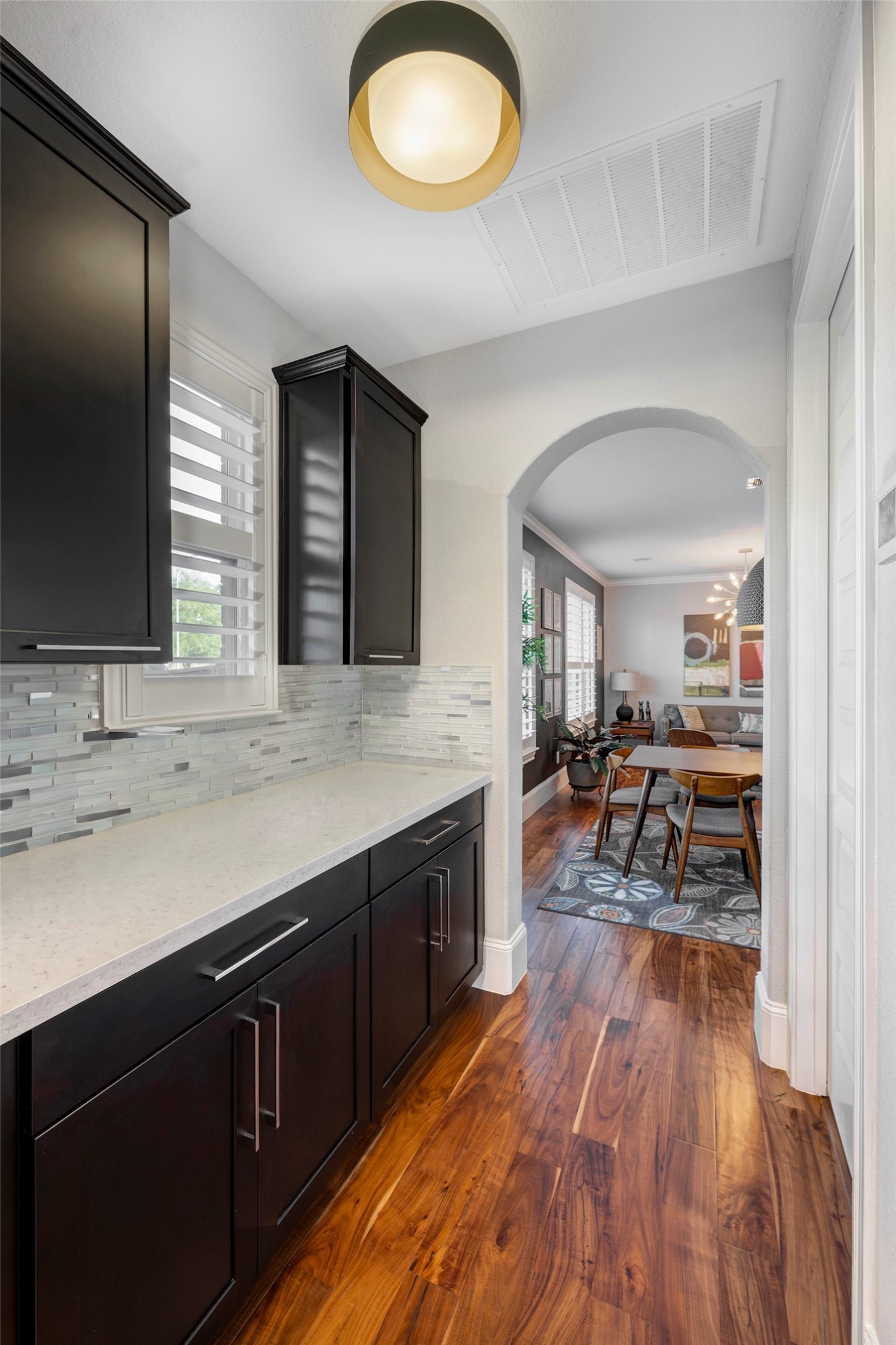 5002 Harvest Knoll Drive Spring, TX 77389 - Photo 17 of 48 Butler's Pantry between the Kitchen and Formal Dining Room.
