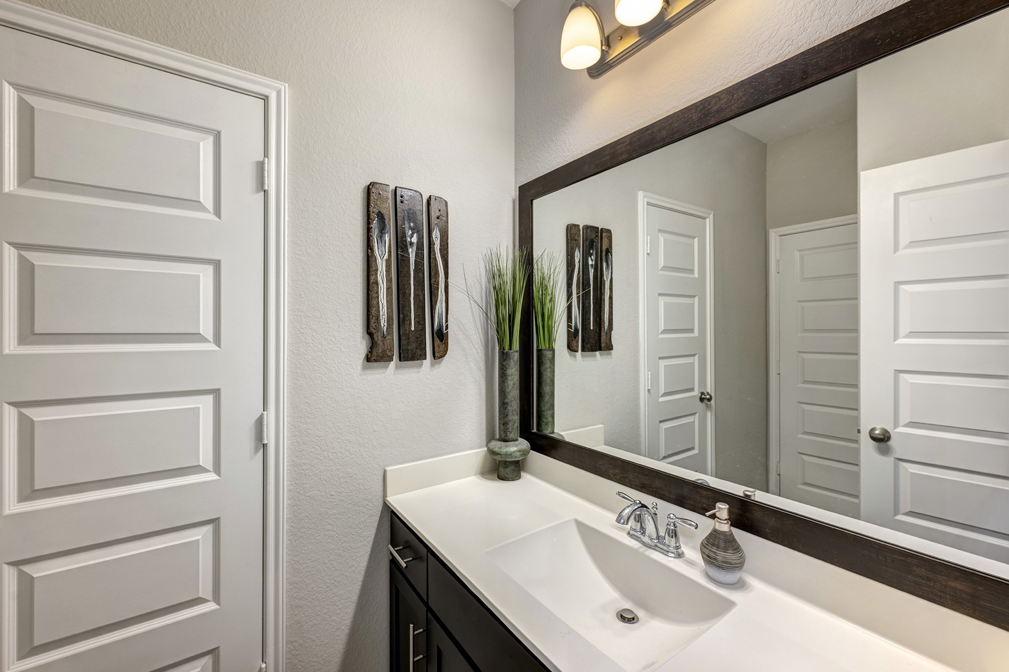 5002 Harvest Knoll Drive Spring, TX 77389 - Photo 31 of 48 One of the upstairs bathrooms.