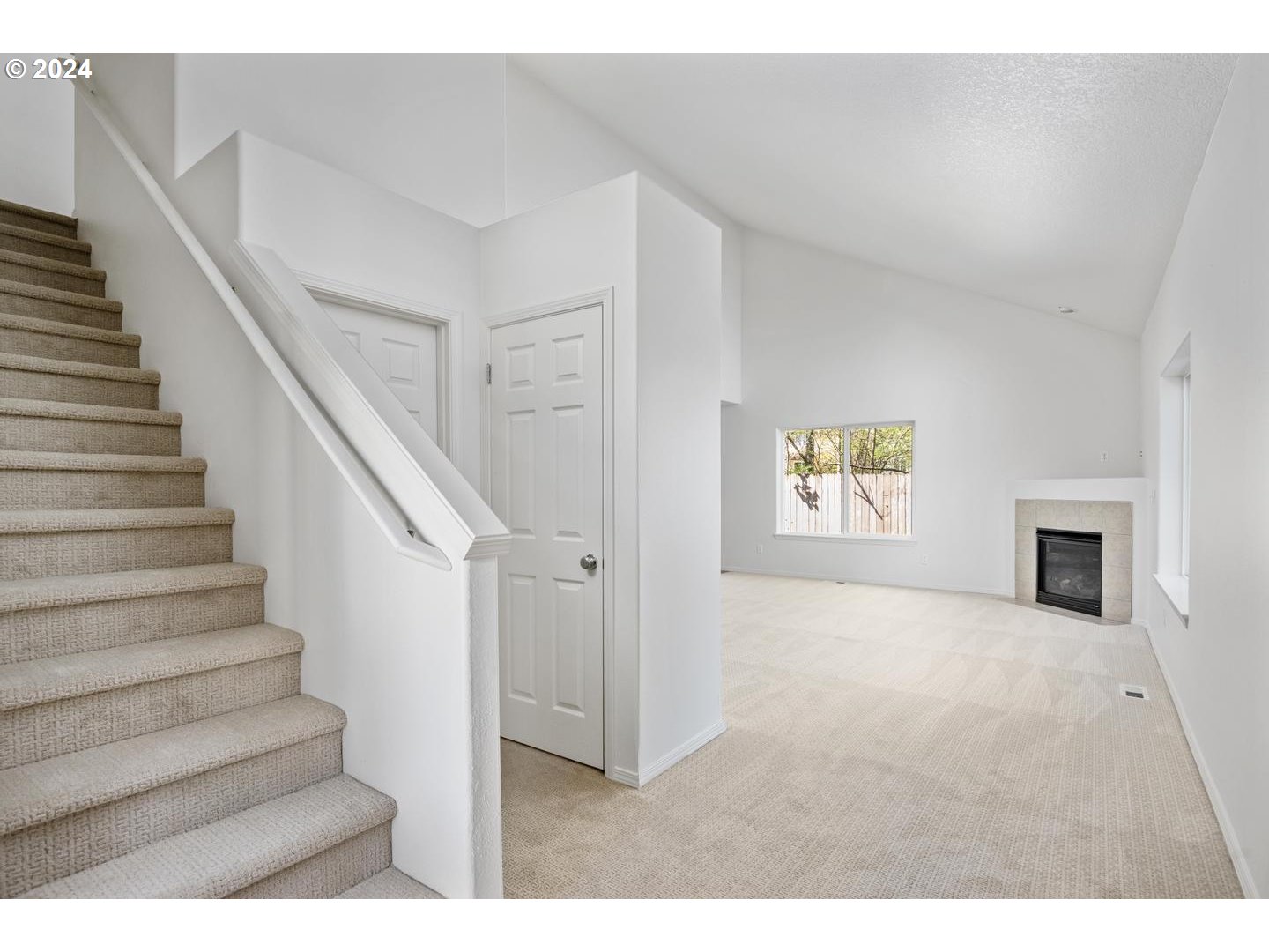 1200 Northeast 168th Street Ridgefield, WA 98642 - Photo 2 of 36 Entrance/Foyer