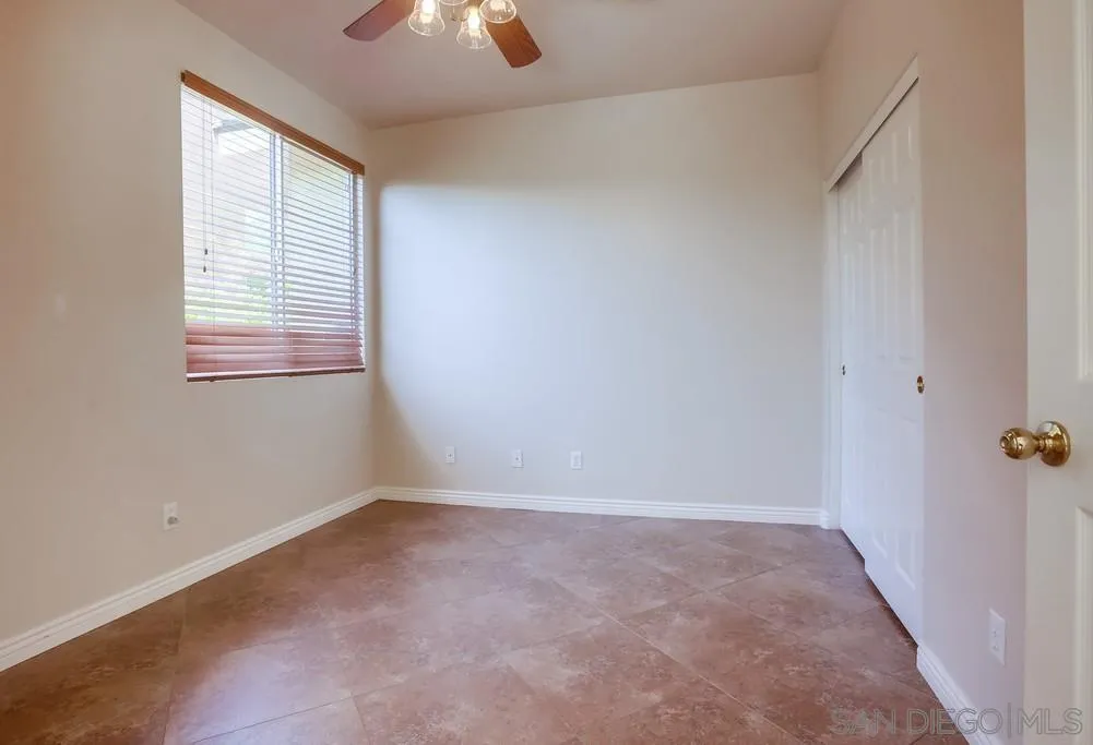 5163 Riverview Court Fallbrook, CA 92028 - Photo 18 of 75 an empty room with a window