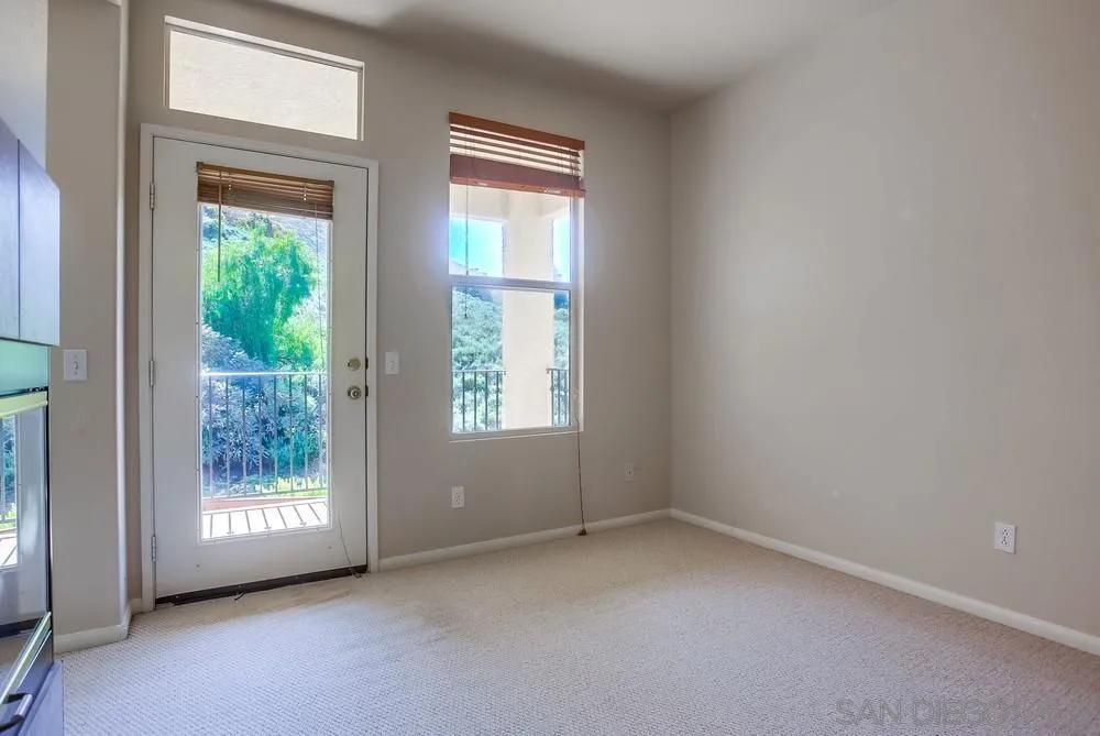 5163 Riverview Court Fallbrook, CA 92028 - Photo 34 of 75 an empty room with windows