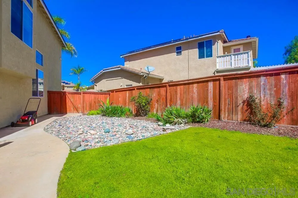 5163 Riverview Court Fallbrook, CA 92028 - Photo 70 of 75 a front view of a house with garden
