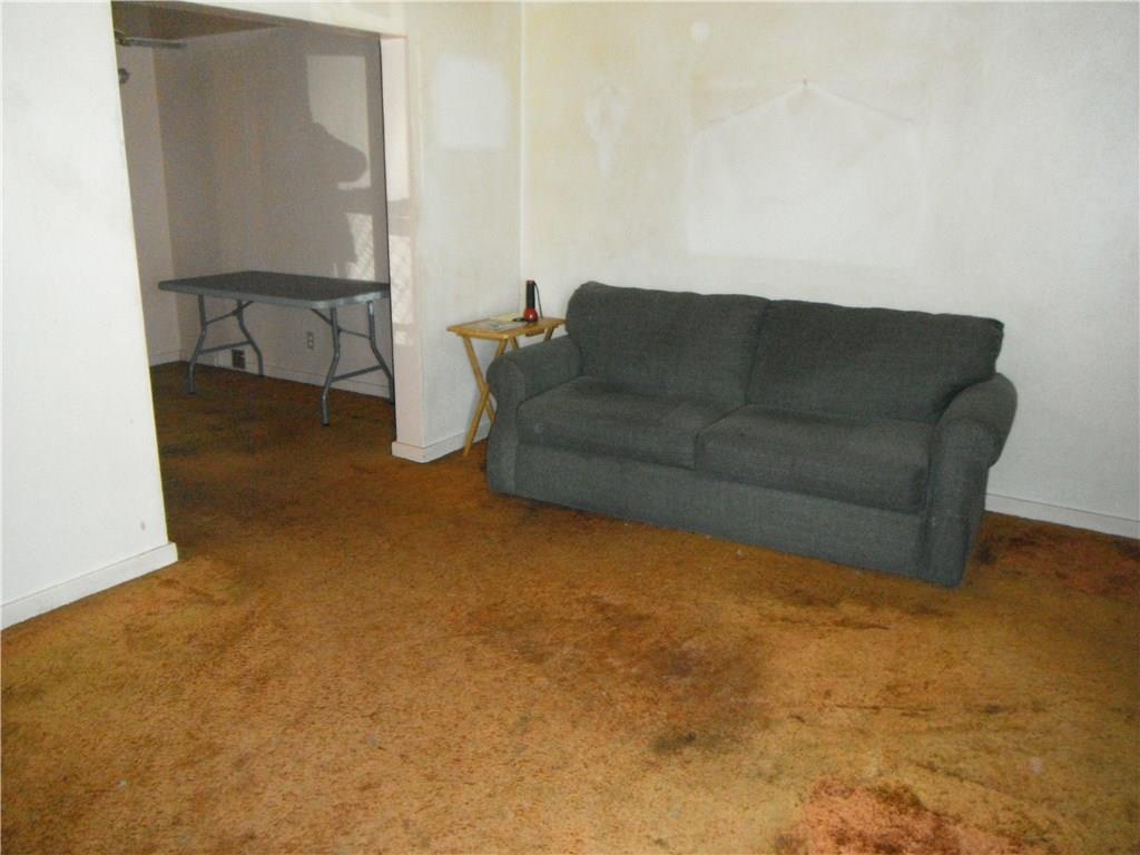 718 Springfield Street Pittsburgh, PA 15220 - Photo 4 of 14 LIVING ROOM