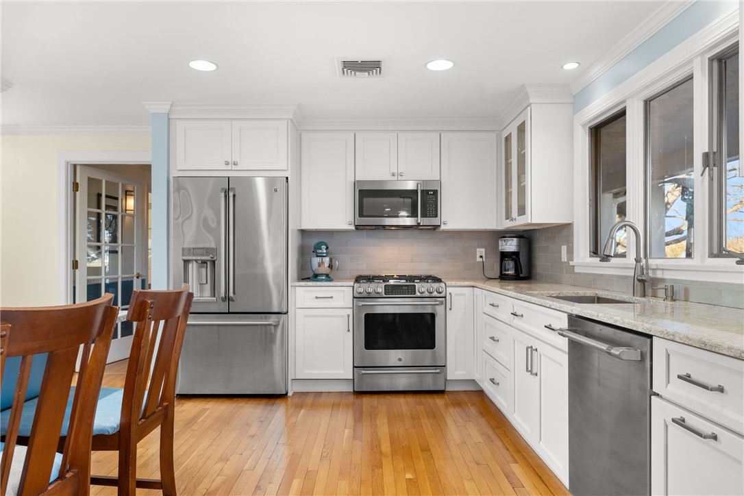 5 Riverside Drive Barrington, RI 02806 - Photo 16 of 43