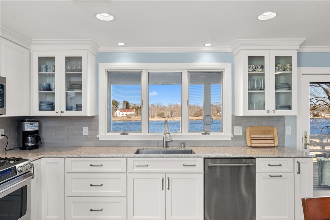5 Riverside Drive Barrington, RI 02806 - Photo 17 of 43