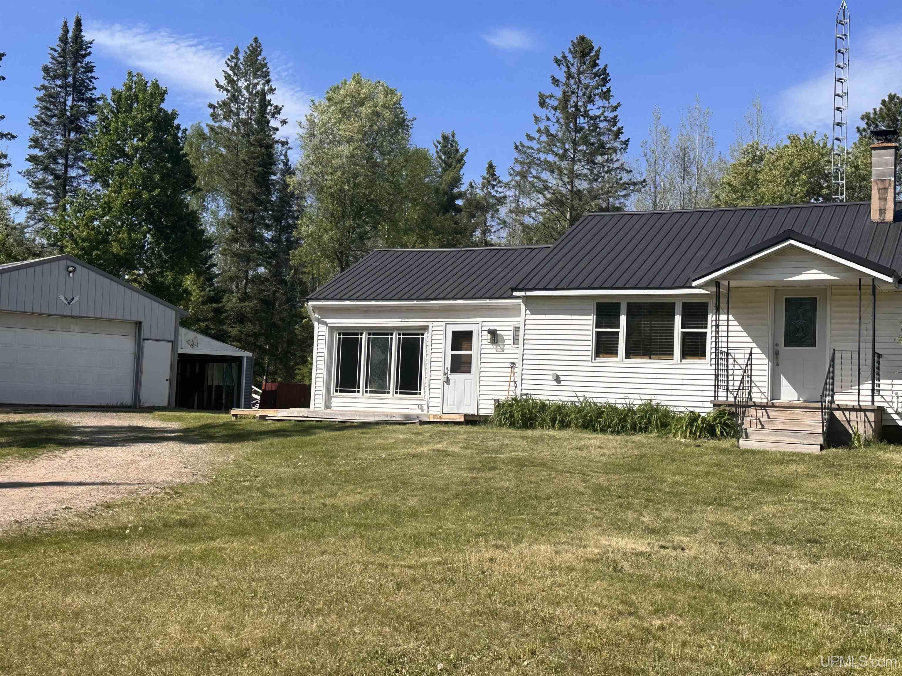 4724 Highway 2 Florence, WI 54121 - Photo 2 of 23
