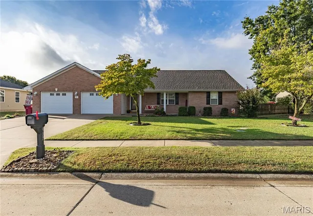 $319,000 | 907 Plantation Boulevard, Sikeston, MO 63801