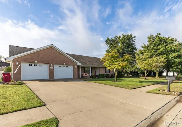 $319,000 | 907 Plantation Boulevard, Sikeston, MO 63801