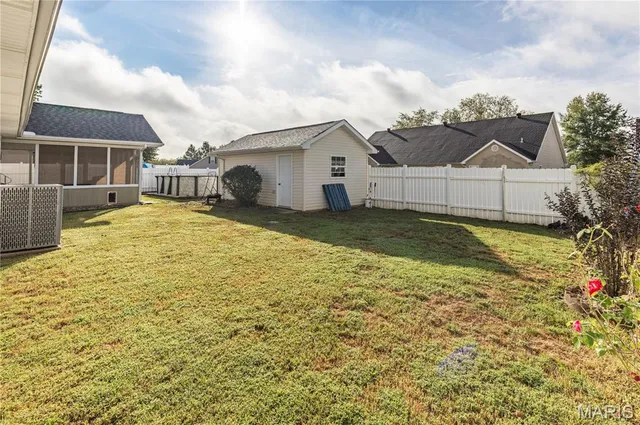 $319,000 | 907 Plantation Boulevard, Sikeston, MO 63801