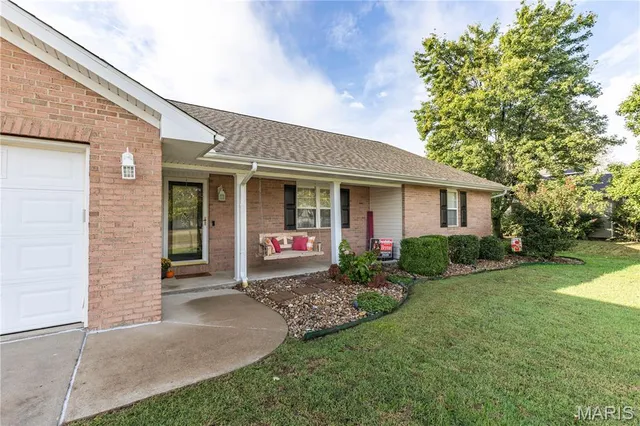 $319,000 | 907 Plantation Boulevard, Sikeston, MO 63801