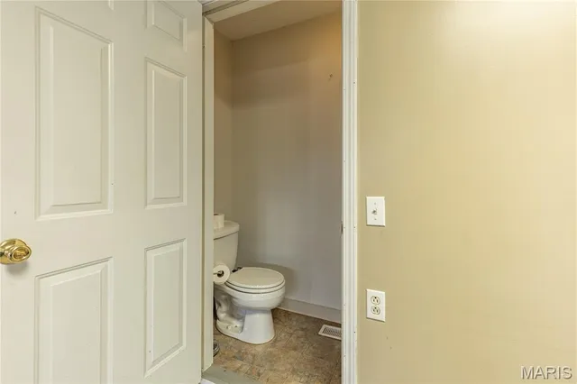 $319,000 | 907 Plantation Boulevard, Sikeston, MO 63801