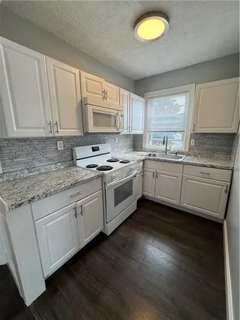 $2,050 | 17 Booth Avenue, Unit 2, Pawtucket, RI 02861