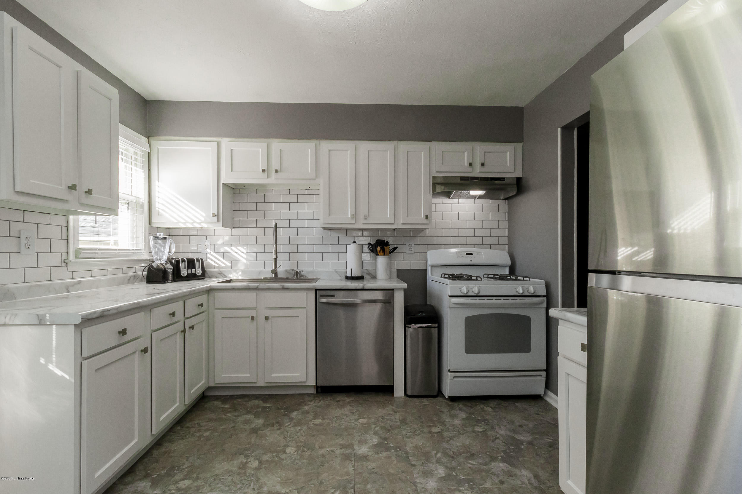 6402 Fernview Road Louisville, KY 40291 - Photo 13 of 30 6402 Fernview Rd-13