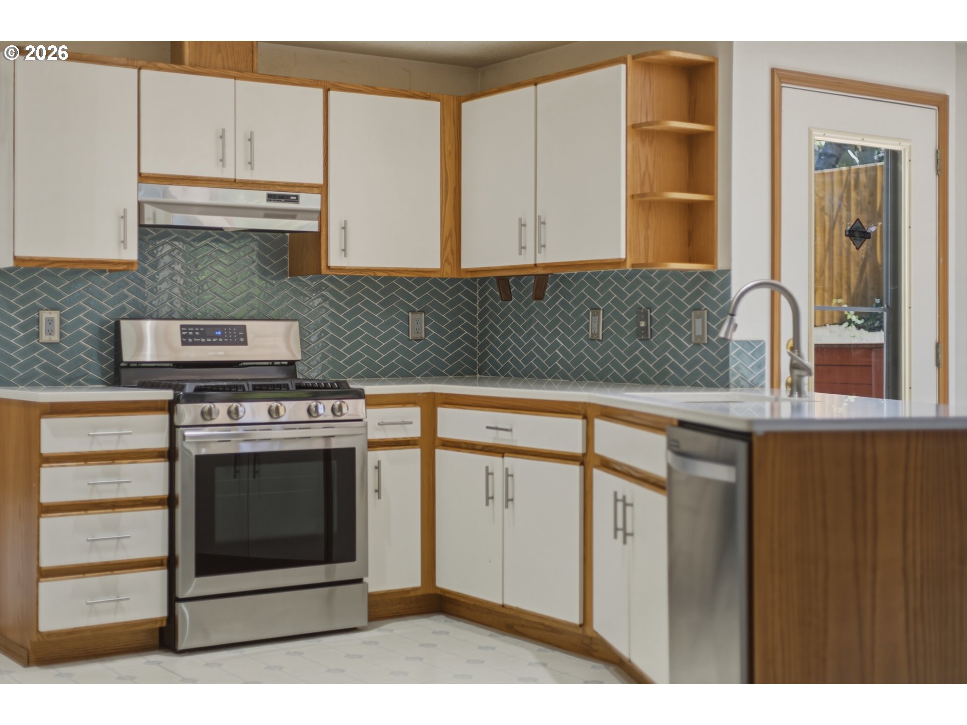 5002 Southwest Vacuna Street Portland, OR 97219 - Photo 5 of 20