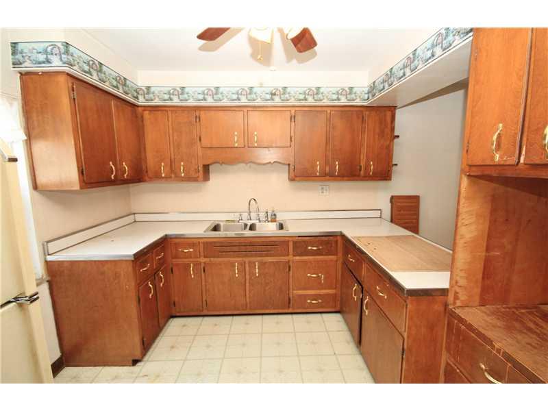 972 Lyn Road Sarver, PA 16055 - Photo 2 of 4 Kitchen.