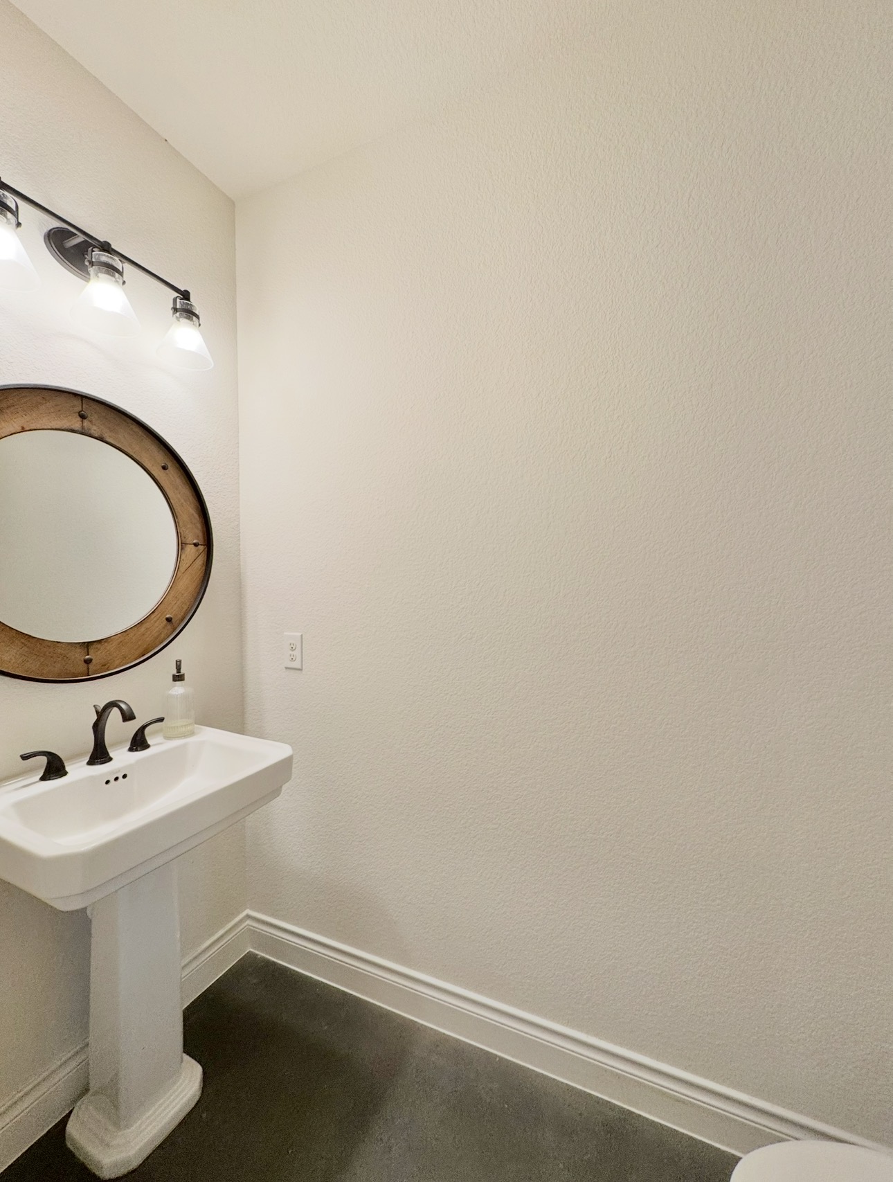1094 Raintree Lane Elgin, TX 78621 - Photo 21 of 36 Half Bath