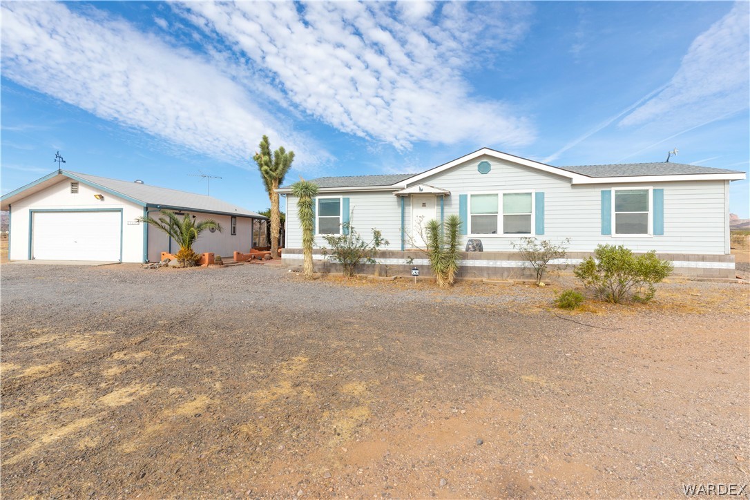 1065 Drake Road Golden Valley, AZ 86413 - Photo 1 of 38