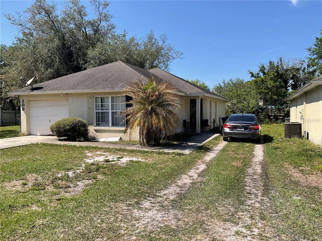 309 Northwest 9th Street Mulberry, FL 33860 - Photo 2 of 2 a front view of a house with a yard