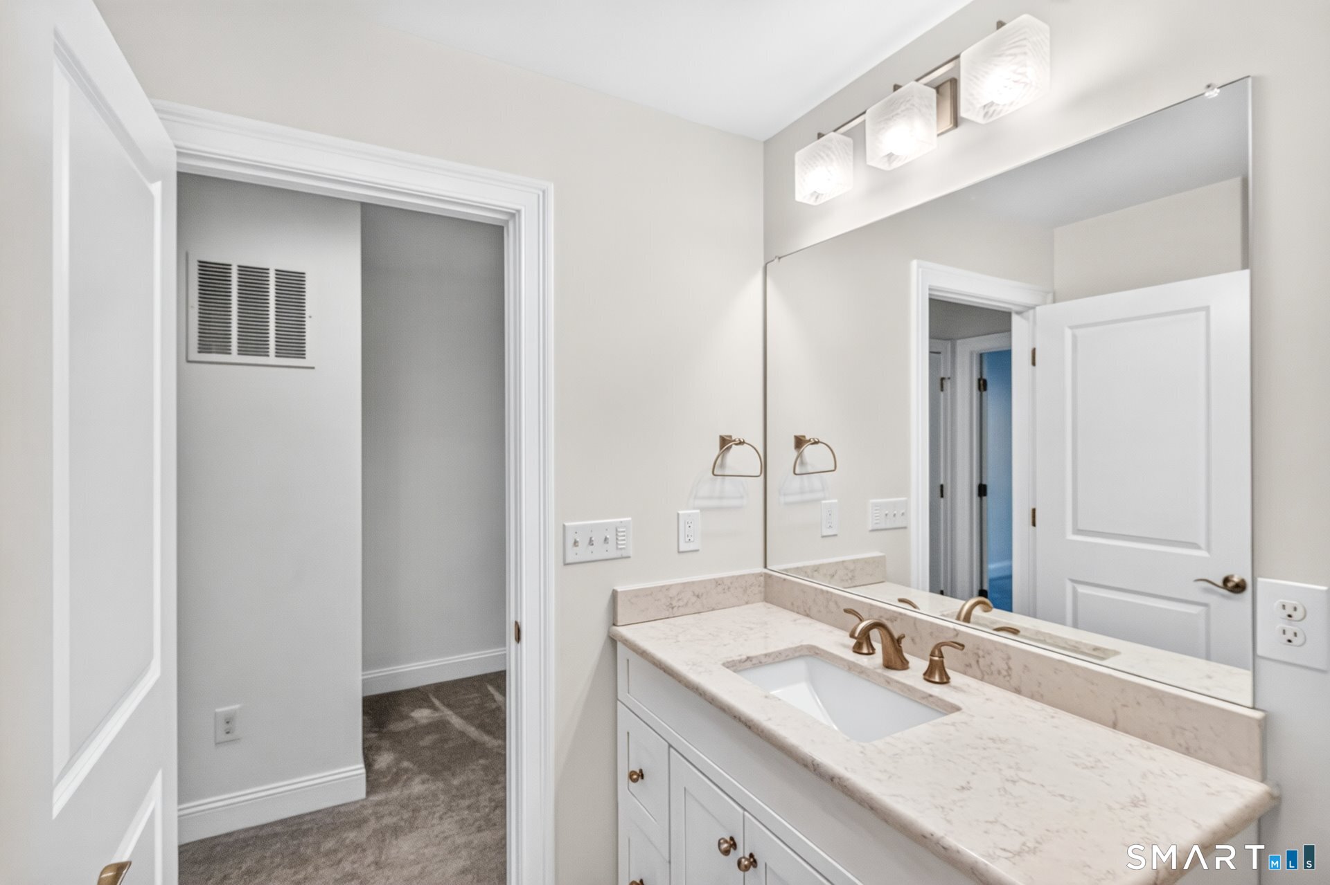 6 Prospect Ridge, Unit 6 Simsbury, CT 06070 - Photo 30 of 33 The full bath upstairs