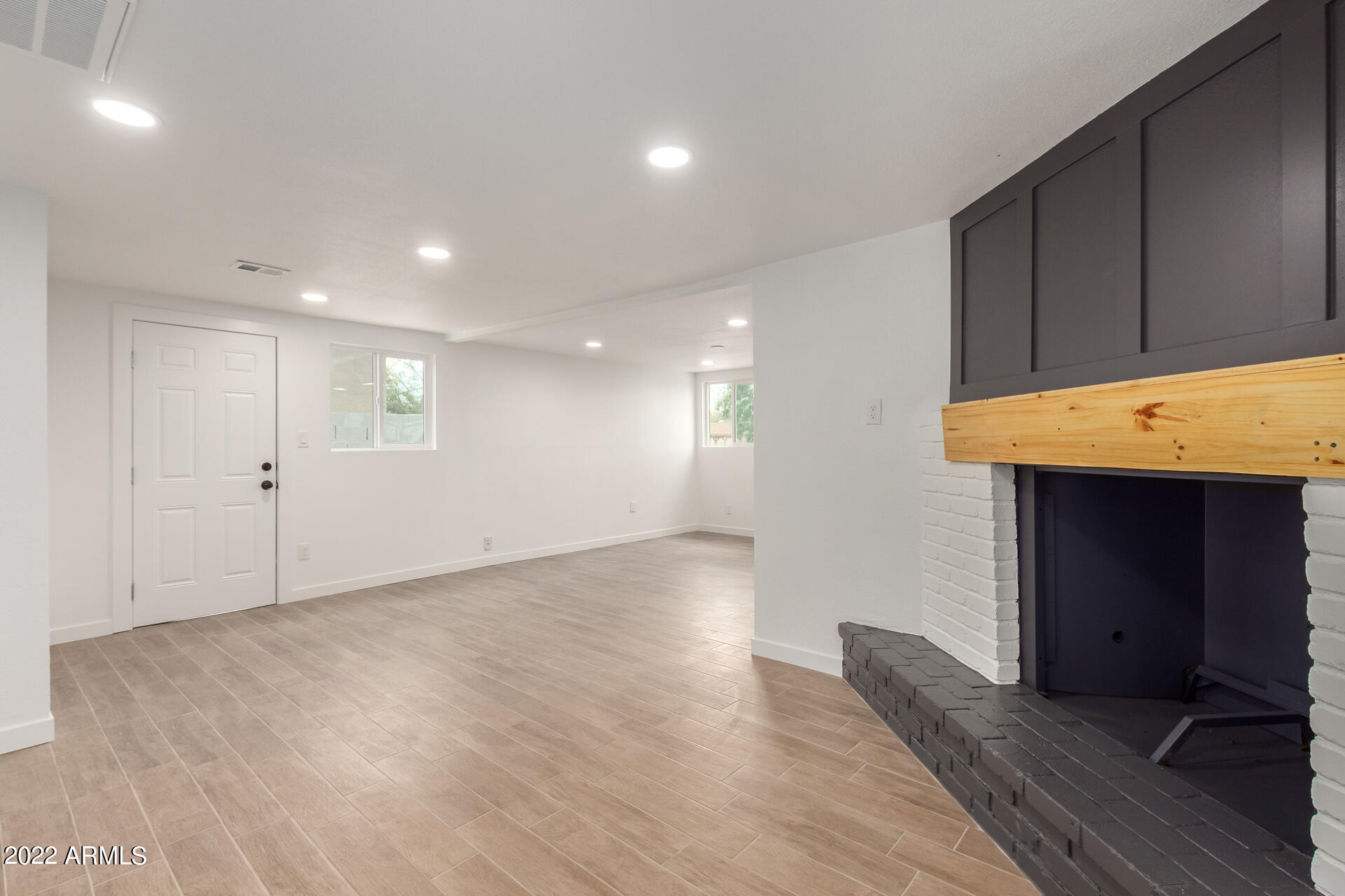 9619 North 12th Avenue Phoenix, AZ 85021 - Photo 4 of 24 an empty room with wooden floor