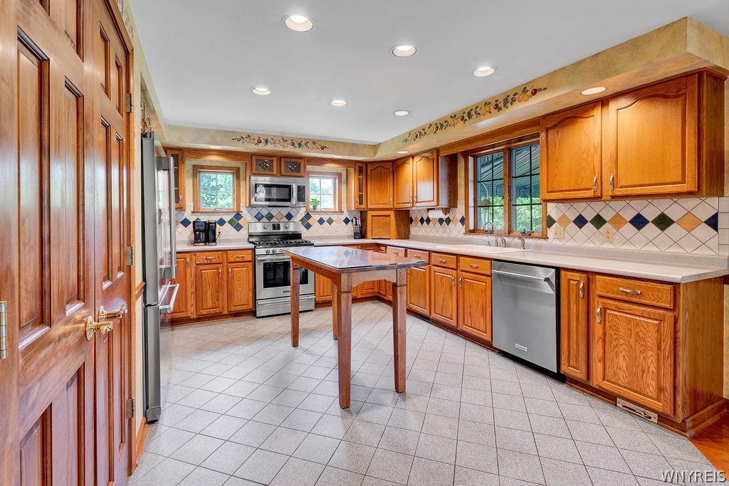 4815 Tonawanda Creek Road Pendleton, NY 14120 - Photo 14 of 49 Kitchen