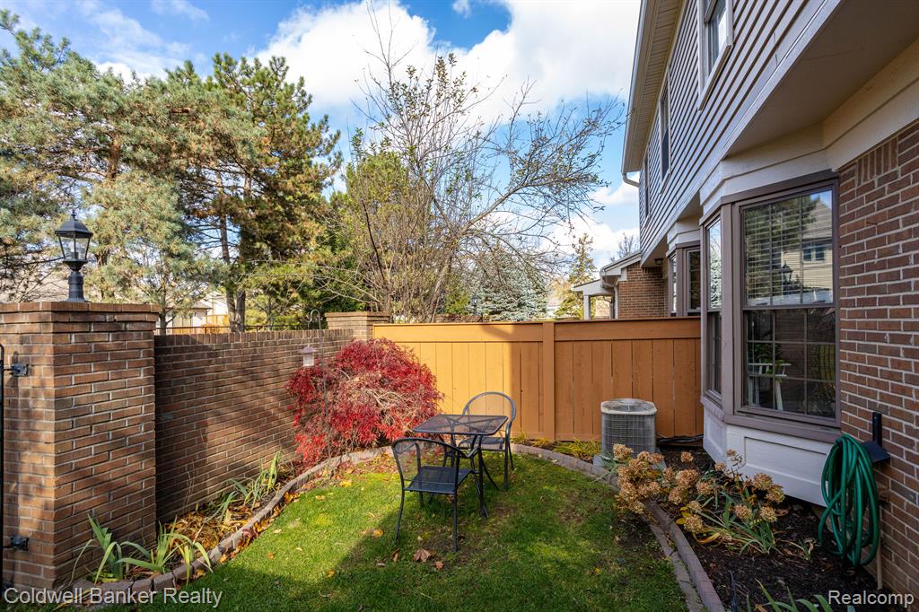 22353 Peach Tree Novi, MI 48375 - Photo 5 of 35